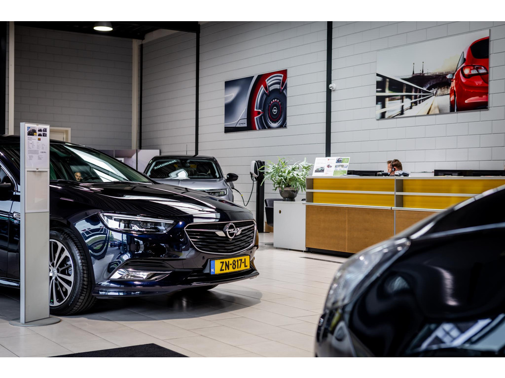 48533230-3.jpg