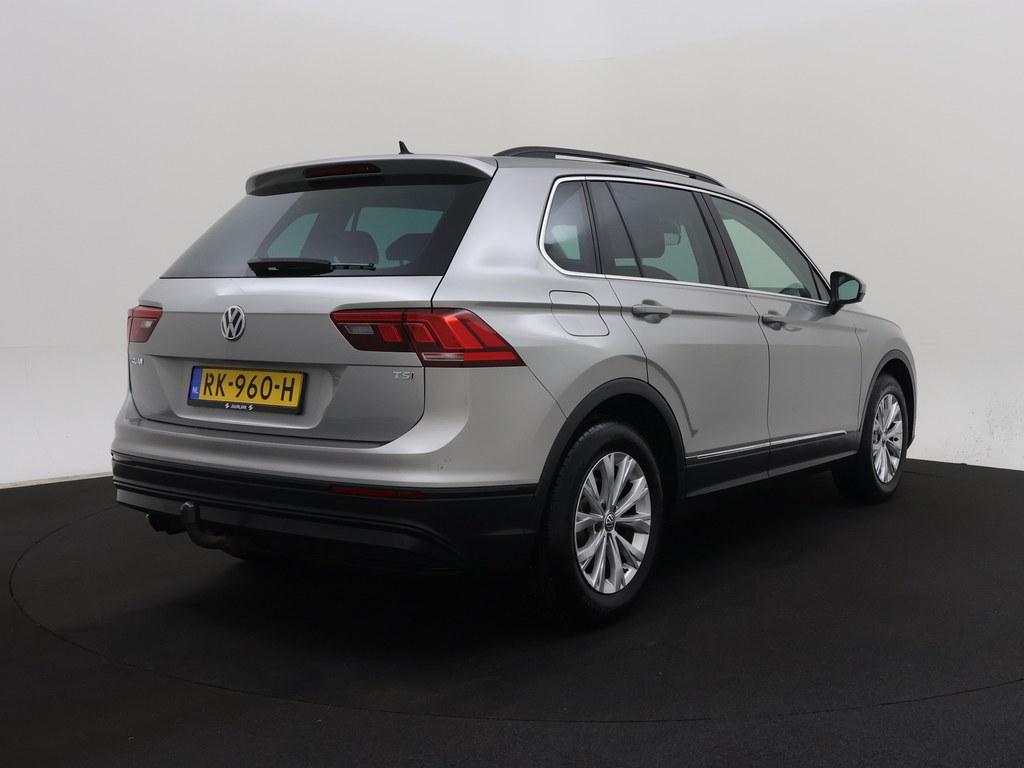 50794985-2.jpg