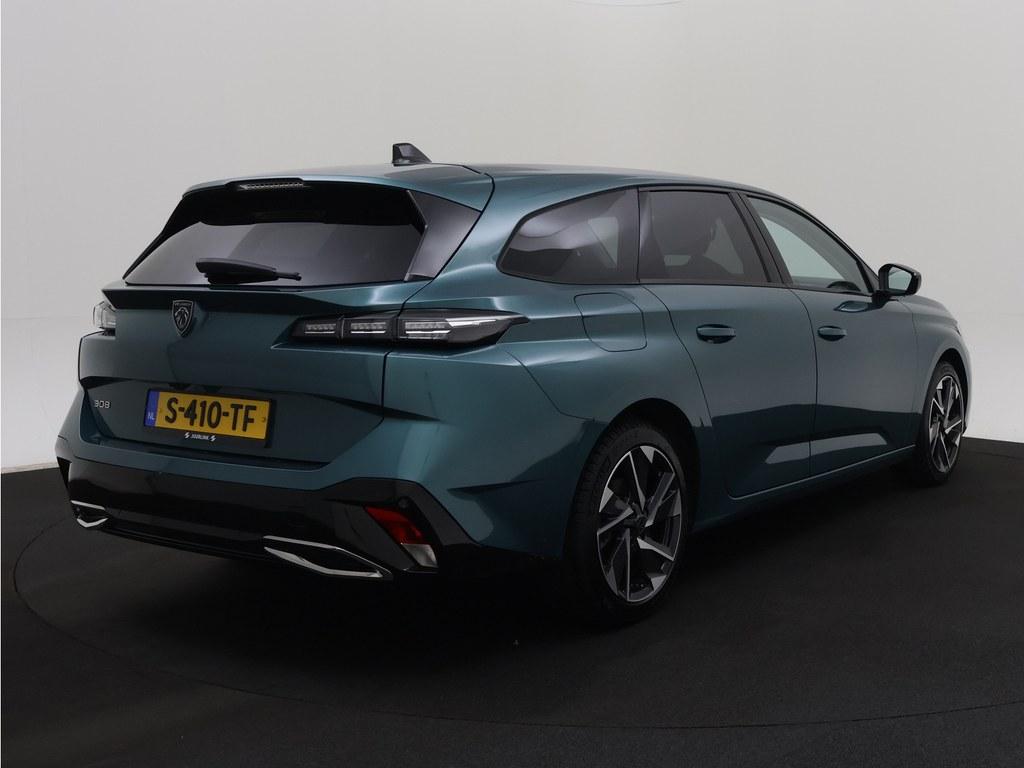50796709-2.jpg