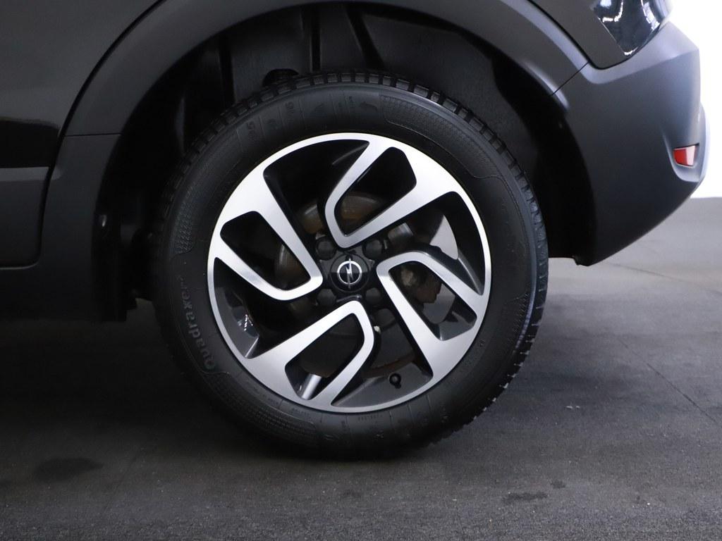 51783209-3.jpg