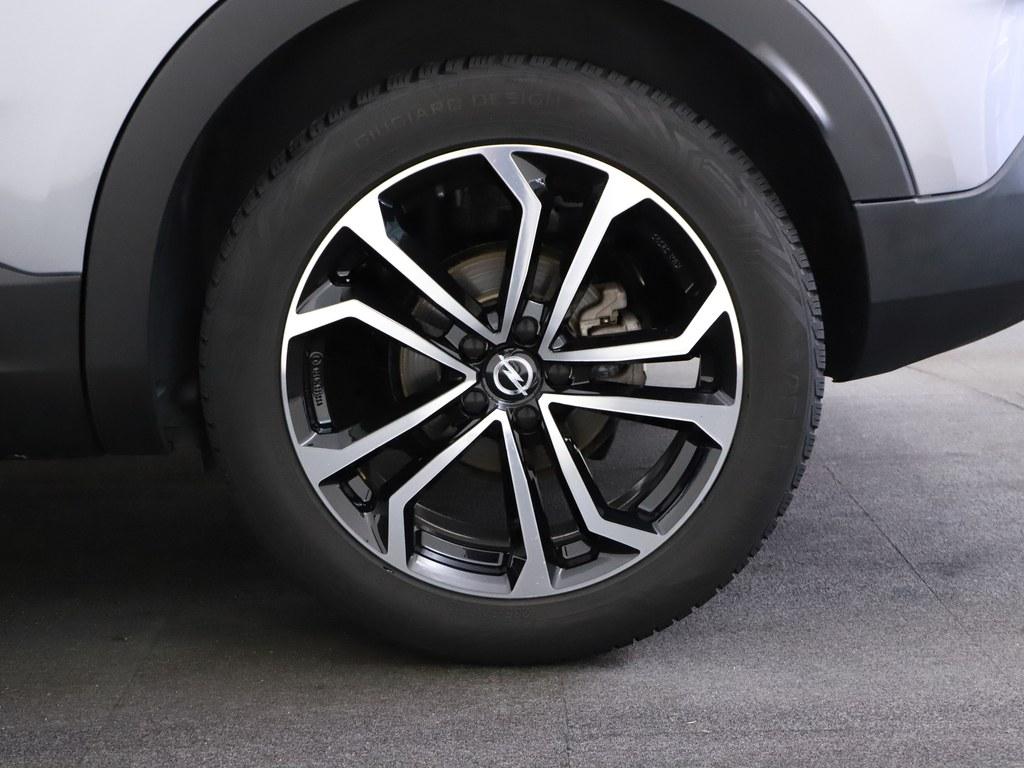 52729170-3.jpg