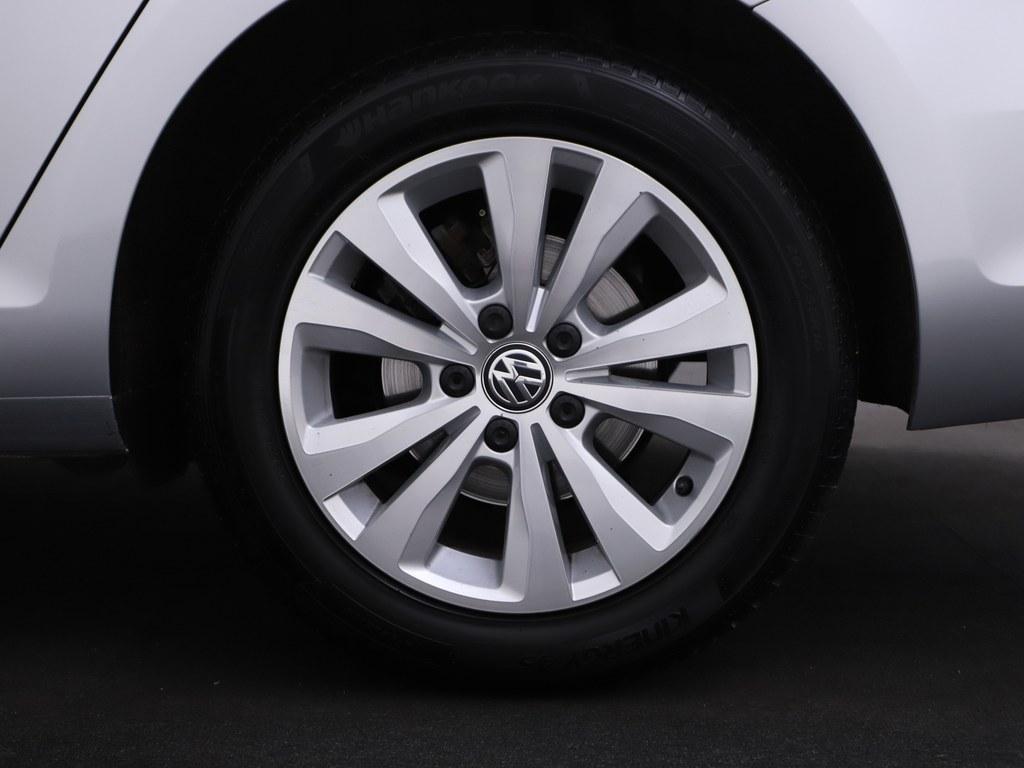 53251769-3.jpg
