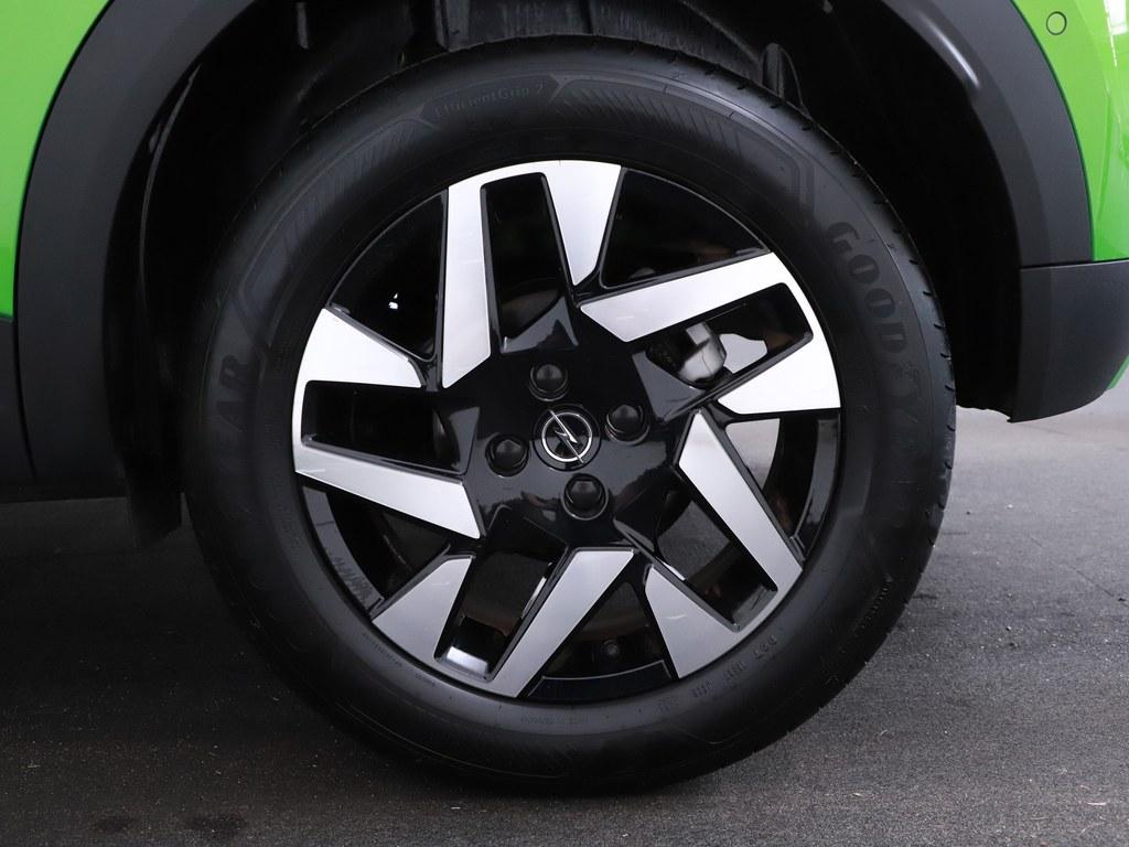 53347194-3.jpg
