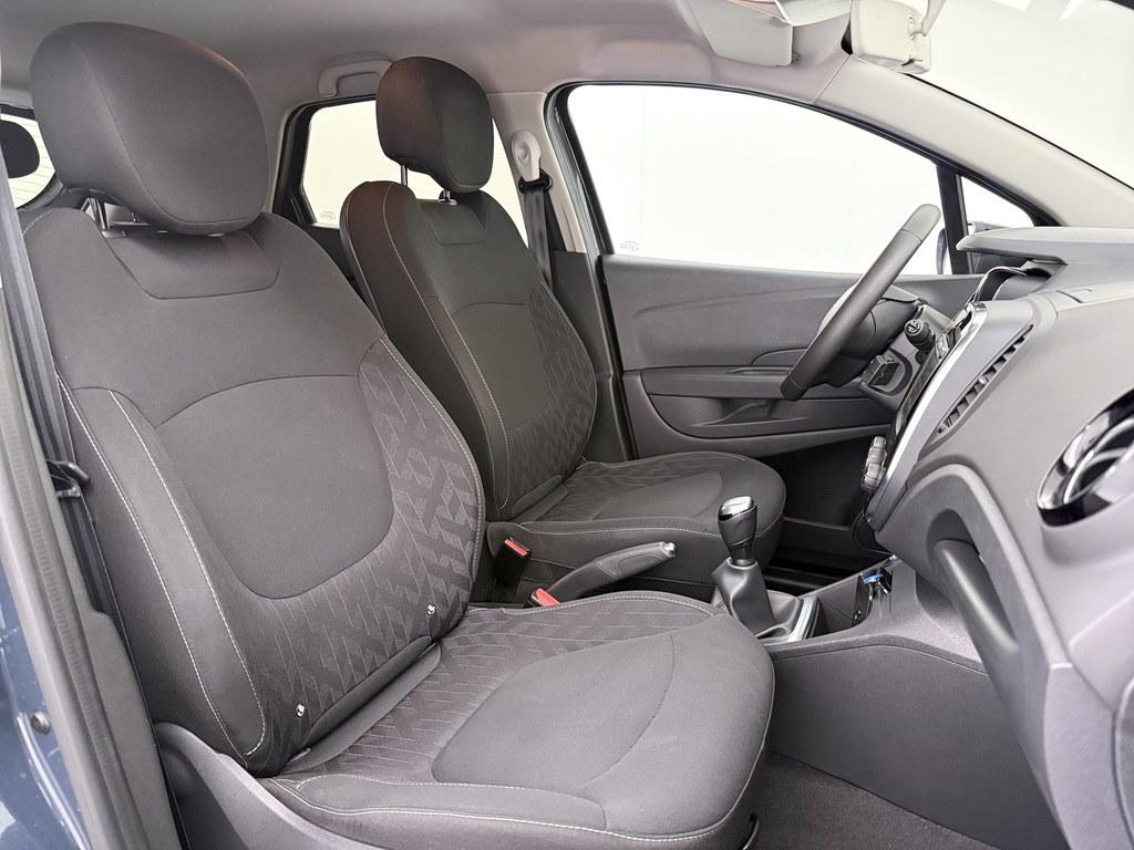 53385925-3.jpg