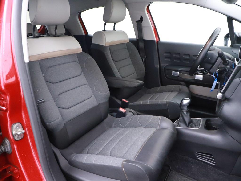 53766966-3.jpg