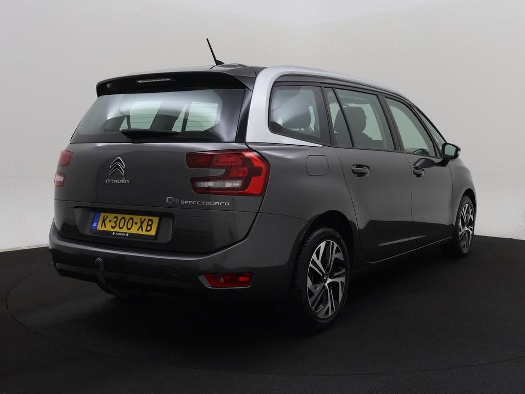 54125814-2.jpg