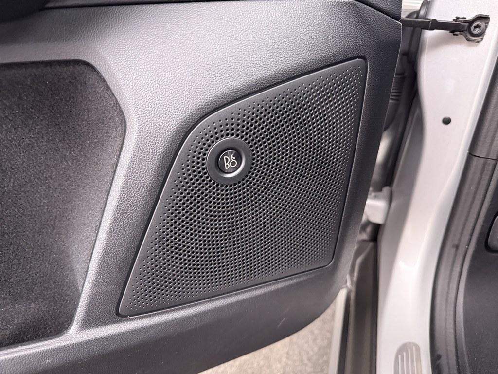 54188112-3.jpg