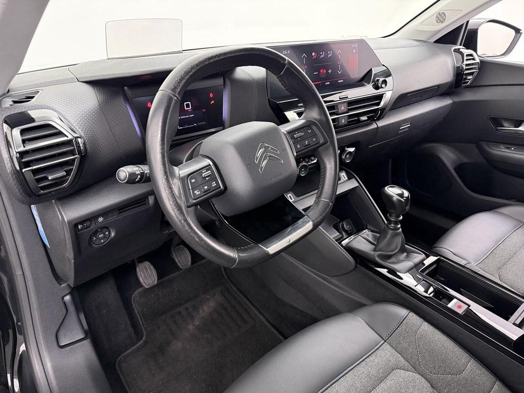 54359002-2.jpg