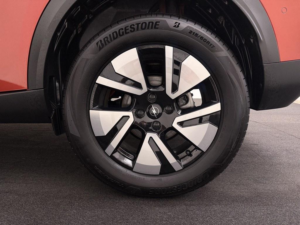54789149-3.jpg