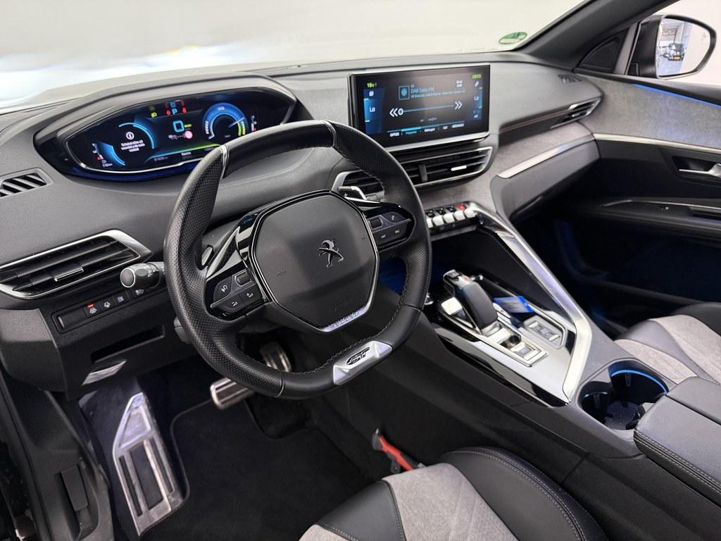 55407526-2.jpg