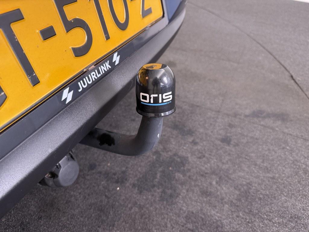 55554079-3.jpg