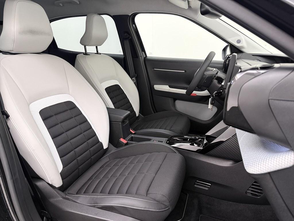 56483160-3.jpg