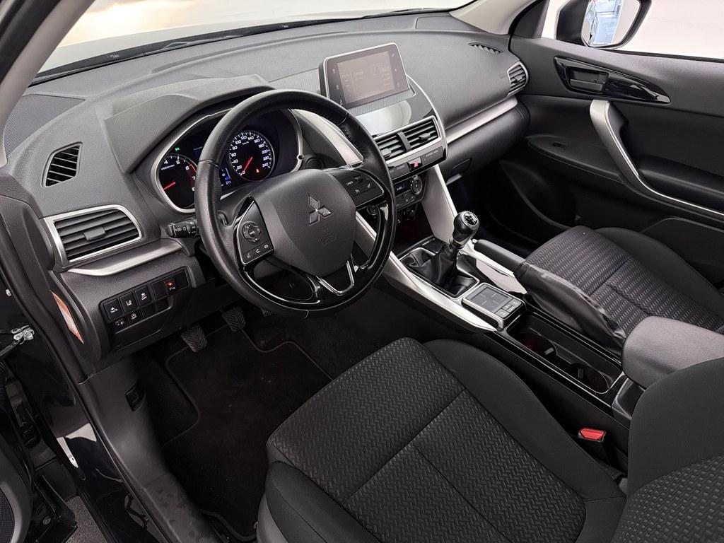 56734192-2.jpg