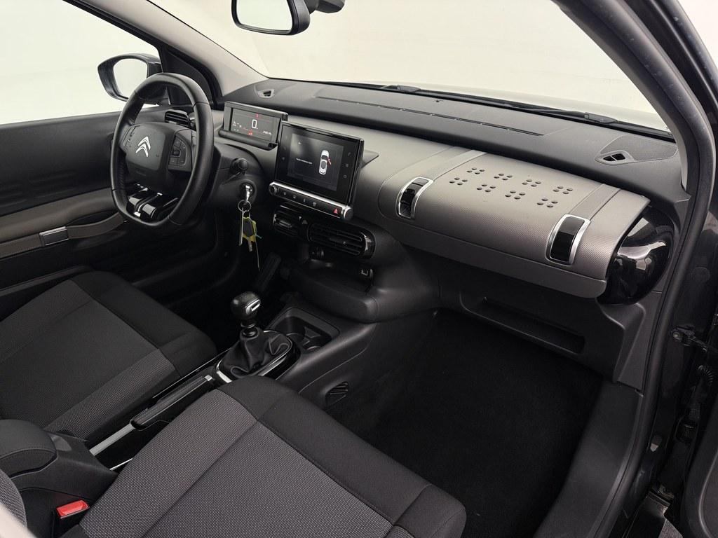 57729502-2.jpg